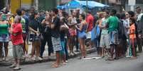 Os comerciantes fecharam as portas na Rua Saint Roman, que dá acesso à comunidade e, segundo o comando da UPP do Pavão, não há registro de confrontos na área.   Foto: Fernando Frazão/ Agência Brasil