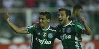 Jean comemora com Allione um dos gols que marcou na vit&oacute;ria do Palmeiras contra o Figueirense, nesse domingo (16)  Foto: Cesar Greco/Ag&ecirc;ncia Palmeiras