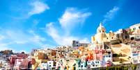 Nápoles é uma das cidades portuárias mais belas do mundo  Foto: Shutterstock / PureViagem