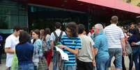 Candidatos se reúnem na frente de faculdade no centro de Sâo Paulo para a realização do Enem  Foto: Rovena Rosa/Agência Brasil