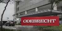 Em um comunicado veiculado na imprensa, a Odebrecht pediu perd&atilde;o pelos atos il&iacute;citos cometidos, concordou em pagar uma multa de R$ 6,7 bilh&otilde;es e se comprometeu a colaborar com as investiga&ccedil;&otilde;es como parte do acordo de leni&ecirc;ncia assinado com o Minist&eacute;rio P&uacute;blico Federal.  Foto: Isto&eacute;