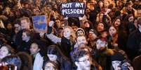 Milhares de manifestantes protestaram contra a eleição de Donald Trump em Nova York em frente à Trump Tower  Foto: Getty Images