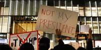 Manifestação contra a eleição de Donald Trump em frente à Trump Tower em Nova York  Foto: Getty Images