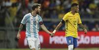 Messi (pela Argentina) e Neymar (pelo Brasil) se enfrentaram nessa quinta-feira no Mineirão pelas Eliminatórias da Copa da Rússia.  Foto: EFE