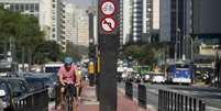 Com 2,7 quilômetros de extensão e ligação com 11 outras ciclovias, a ciclovia da Avenida Paulista permite que o ciclista percorra vias exclusivas da Zona Oeste até a Zona Sul da cidade ()  Foto: Agência Brasil