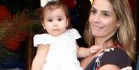 Deborah Secco e a filha, Maria Flor, conheceram o Projeto Tamar, nesta quinta-feira, 17 de novembro de 2016  Foto: AGNews / PurePeople