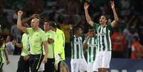 Jogadores do Atl&eacute;tico Nacional comemoram a classifica&ccedil;&atilde;o para a final da Copa Sul-americana  Foto: EFE