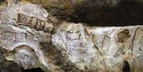 &Agrave; primeira vista, os rabiscos parecem tra&ccedil;os sem import&acirc;ncia, como estes das cavernas espanholas conhecidas como Las Chimeneas  Foto: D. VON PETZINGER / BBC News Brasil