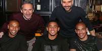 Gabriel Jesus jantou na noite dessa quinta-feira com Guardiola,  Fernandinho e Fernando, do Manchester City  Foto: Reprodução/Instagram