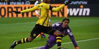 Aubameyang fez dois gols do Dortmund (Foto: PATRIK STOLLARZ / AFP)  Foto: Lance!