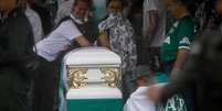 Velório coletivo na Arena Condá, em Chapecó, das vítimas da tragédia do voo da Chapecoense para a Colômbia  Foto: EFE