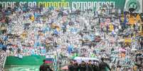 Velório coletivo na Arena Condá, em Chapecó, das vítimas da tragédia do voo da Chapecoense para a Colômbia  Foto: EFE