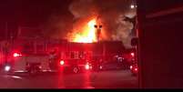 Incêndio em armazém em Oakland, onde havia uma festa, mata mais de 20 pessoas  Foto: EFE