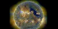 O Observatório de Dinâmica Solar da Nasa faz imagens como esta - com luz ultravioleta - em que a nossa estrela mais próxima parece uma joia.  Foto: NASA
