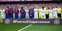 Jogadores do Barcelona e Real Madrid fizeram uma homenagem à Chapecoense no último clássico pelo Campeonato Espanhol  Foto: Getty Images