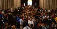 S&atilde;o Paulo - Fi&eacute;is formam fila para se despedir de dom Paulo Evaristo Arns, na Catedral da S&eacute;   Foto: Ag&ecirc;ncia Brasil
