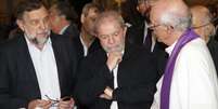 Ex-presidente Lula, durante o vel&oacute;rio de Dom Paulo Evaristo Arns, na catedral da S&eacute;.  Foto:  Mauro Calove