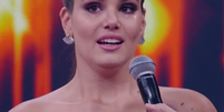 Camila Queiroz foi ás lágrimas ao ouvir que venceu a categoria atriz coadjuvante no 'Melhores do Ano', premiação do 'Domingão do Faustão', em 18 de dezembro de 2016  Foto: Reprodução, TV Globo / PurePeople