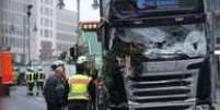 Caminhão é retirado de feira natalina em Berlim após vários atropelamentos  Foto: Reuters