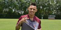 Neilton já com a camisa de treino do São Paulo  Foto: Reprodução