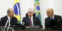 Brasília - O Ministro-Chefe da Casa Civil, Eliseu Padilha, o presidente Michel Temer e o ministro da Justiça, Alexandre de Moraes, durante reunião de ministros e representantes do núcleo institucional para discutir a situação do sistema penitenciário do país )  Foto: Agência Brasil