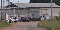 Movimentação de policiais em frente à Penitenciária Agrícola de Monte Cristo, em Boa Vista (RR)  Foto: Futura Press