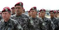 Segundo a Força Aérea Brasileira, os primeiros dos 100 agentes que vão participar da operação desembarcaram em Manaus perto das 5 horas (horário de Brasília; 3 horas no Amazonas   Foto: Agência Brasil