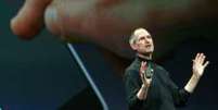 Steve Jobs ao revelar o primeiro iPhone, em 2007  Foto: Getty Images / BBC News Brasil