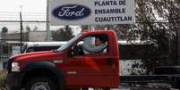 Fábrica da Ford em cidade mexicana: montadora vai usar nos EUA dinheiro que investiria no México  Foto: Deutsche Welle