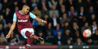 Payet marcou apenas três gols na temporada (Foto: Glyn Kirk / AFP)  Foto: Lance!