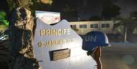 Porto Principe (Haiti) - Monumento inaugurado em 12 de janeiro de 2011, um ano após o terremoto, em homenagem aos militares mortos  Foto: Agência Brasil
