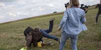 Petra Laszlo foi filmada agredindo refugiados em setembro de 2015  Foto: Reuters