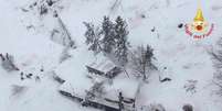 Hotel nos alpes foi soterrado por avalanche após terremotos  Foto: Reuters