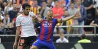 Lesionado, Andrés Iniesta não entrará em campo na partida contra o Eibar (JOSE JORDAN / AFP)  Foto: Lance!