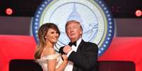 Trump e Malania dançam no palco do Centro de Convenções de Washington  Foto: EFE