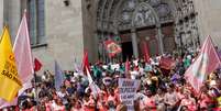 Centenas de pessoas de vários movimentos sociais se reuniram no centro de São Paulo para protestar contra as ações do prefeito João Doria  Foto: Rogério de Santis/Futurapress