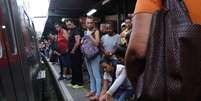 Passageiros enfrentam lentidão nos trens na estação Perus da Linha 7-Rubi da CPTM pelo sexto dia consecutivo, na manhã desta quinta-feira (26), na zona norte de São Paulo (SP).  Foto: Ricardo Guimarães/Futura Press