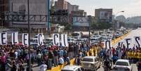 Protesto ocorrido nesta terça-feira em Caracas pede eleições gerais na Venezuela  Foto: EFE