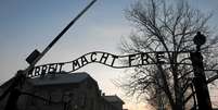 Famosa entrada do campo de concentração de Auschwitz  Foto: Reuters