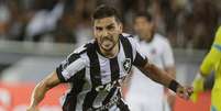 Rodrigo Pimp&atilde;o comemora seu gol  Foto: Gazeta Press
