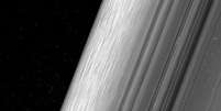 Detalhe de um fragmento do anel B.   Foto: NASA/JPL-Caltech/Space Science Institute