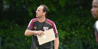 O t&eacute;cnico Rog&eacute;rio Ceni comanda treino do S&atilde;o Paulo antes da partida contra o Moto Club, pela Copa do Brasil  Foto: &Eacute;rico Leonan/S&atilde;o Paulo FC