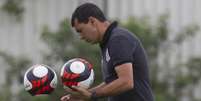 Carille comandará o terceiro jogo oficial da temporada neste sábado à noite (Daniel Augusto Jr/Agência Corinthians)  Foto: Lance!