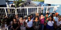 Parentes de policiais militares bloqueiam a entrada de batalhão no Espírito Santo  Foto: Reuters