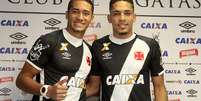 Jean (à esquerda) e Gilberto foram apresentados no mesmo dia no Vasco  Foto: Paulo Fernandes/Vasco