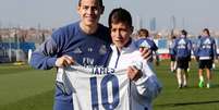 Johan e James Rodríguez  Foto: Reprodução/ Site Oficial / LANCE!