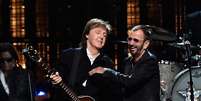 Paul McCartney e Ringo Starr em show em 2015  Foto: Getty Images
