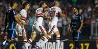 Pratto comemora gol na terça pelo São Paulo  Foto: Marcello Zambrana / AGIF / LANCE!