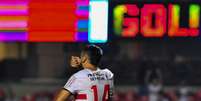 Lucas Pratto comemora um dos gols pelo São Paulo na terça (Foto: Maurício Rummens/Fotoarena/Lancepress!)  Foto: Lance!