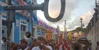 A Troça Carnavalesca Mista Cariri Olindense, agremiação de 96 anos de idade, levou sua chave da cidade de Olinda   Foto: Agência Brasil
